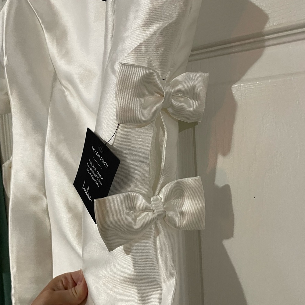 Elegant White Mini Dress with Bow Accents - Picture 9 of 11
